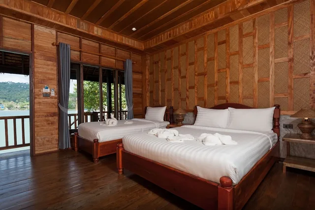 2 Bedrooms, Family, 2 King Beds, Single Bed, Sea Front، Freedom Beach Resort 1/5