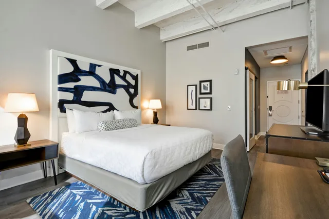 غرفة بسرير كينج لذوي الإعاقة، Hotel Indigo Kansas City The Crossroads 2/4