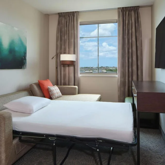 جناح بسريرين كوين بغرفة نوم واحدة مع أريكة، Embassy Suites By Hilton Oahu Kapolei 2/10