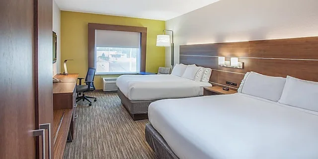 غرفة قياسية بسريرين كوين، Holiday Inn Express Hotel Suites Mount Pleasant 2/5
