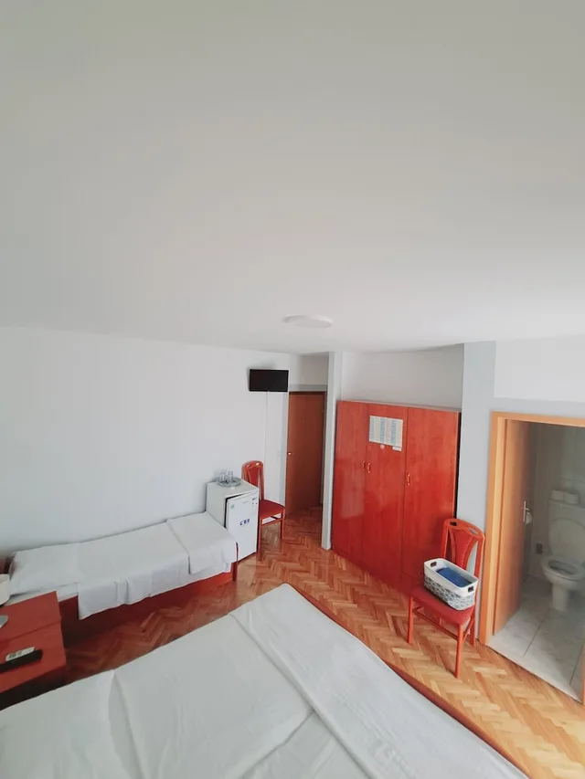 غرفة كلاسيكية ثلاثية بثلاثة أسرّة بشرفة، Guesthouse Varnica 3/8