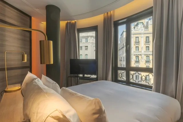 غرفة ديلوكس غراند بسرير كوين بإطلالة، Pestana CR7 Gran Vía 1/9