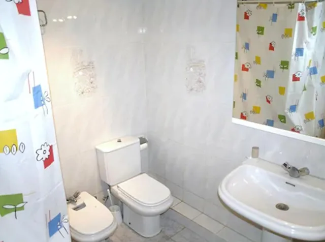 غرفة بسريرين منفصلين بحمام مشترك، Hostal Delfos 6/9