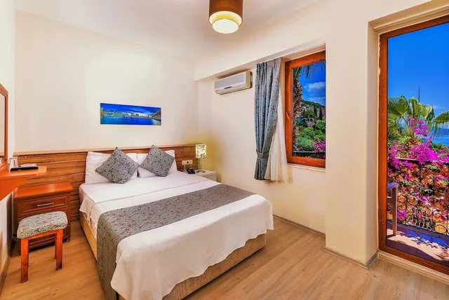 غرفة قياسية بسرير مزدوج بإطلالة على البحر، Amphora Hotel 2/4