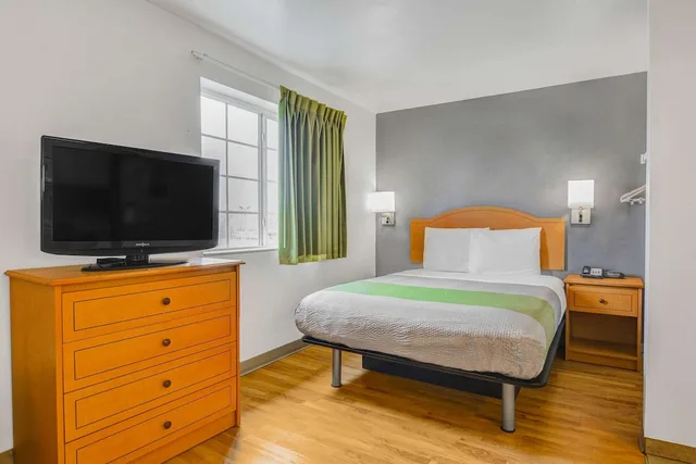 غرفة قياسية بسرير كوين للمدخنين، Studio6 Opelika, AL - Auburn Al 1/4