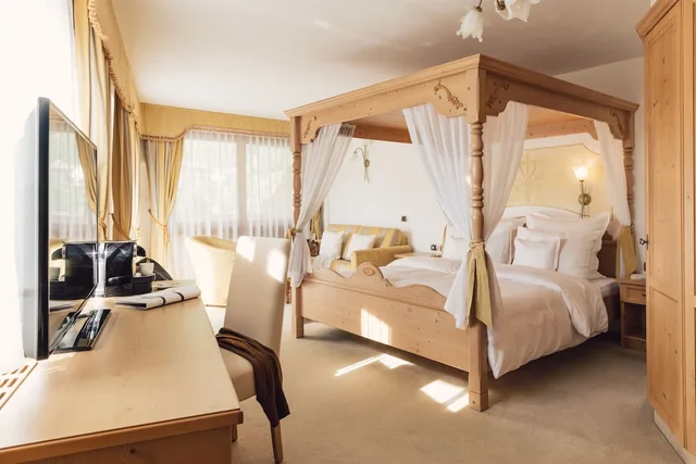 جناح بسريرين كوين، Alpin Royal Wellness Refugium & Resort Hotel 1/2