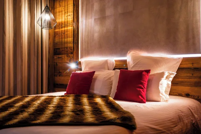 غرفة بريميوم بسرير كوين وسريرين فرديين، Hotel Village Montana 2/5