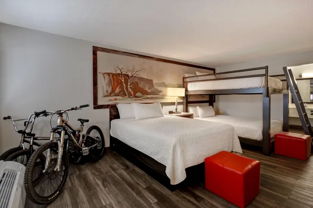 غرفة بسرير مزدوج، Expedition Lodge 1/4