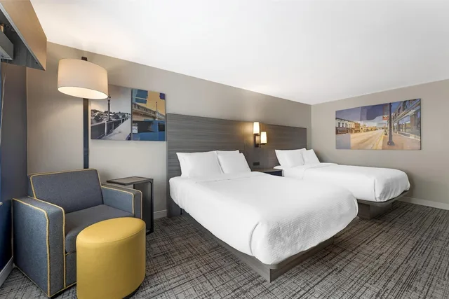 غرفة قياسية بسريرين كوين بشرفة مع أريكة، Best Western Plus Elgin - Chicago 4/7