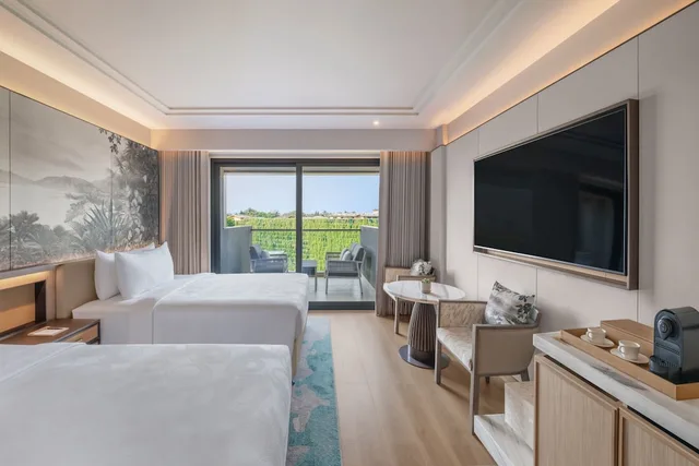 غرفة فاخرة بسريرين منفصلين بإطلالة على الفناء بشرفة، JW Marriott Goa Vagator 3/10