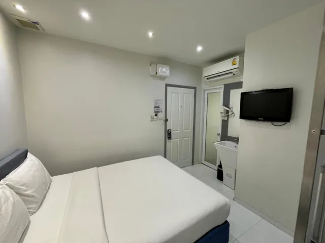 Standard, Double Bed, No Window، My Hotel Pratunam 2/3