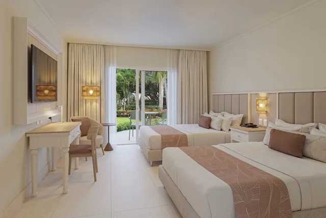 Club, Junior Suite, Family, 1 King and 2 Queen Beds, Tropical View، Wyndham Alltra Punta Cana All-Inclusive Resort Hotel 1/3
