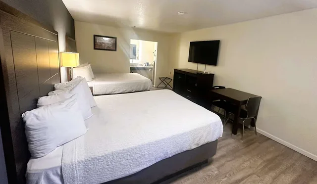 Room, 2 Queen Beds, SureStay Hotel By Best Western Williams 2/10