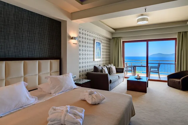 جناح جونيور بإطلالة على البحر، Odyssey Hotel 9/10