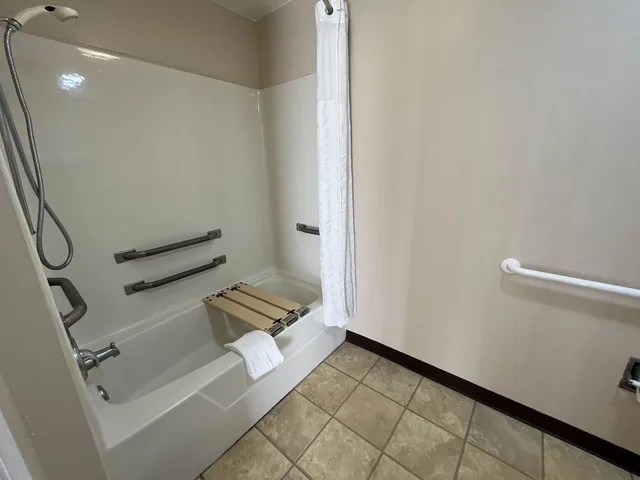غرفة ديلوكس بسرير كينج لذوي الإعاقة، Motel6 Georgetown, SC - Marina 4/4