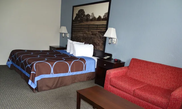غرفة قياسية بسرير كينج للمدخنين، Super 8 by Wyndham Houston/Brookhollow NW 6/9