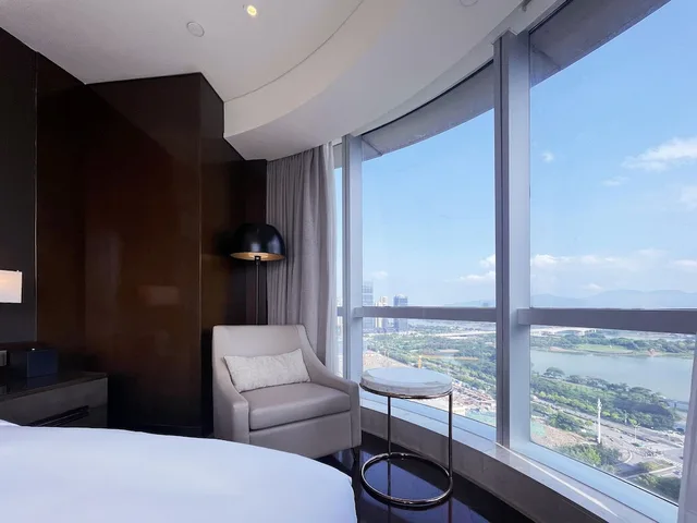 جناح تنفيذي بسرير كينج بمنطقة جلوس، Crowne Plaza Zhangzhou 2/5