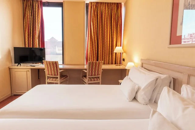 غرفة قياسية بسريرين منفصلين بإطلالة على المدينة، Sunotel Aston 1/7