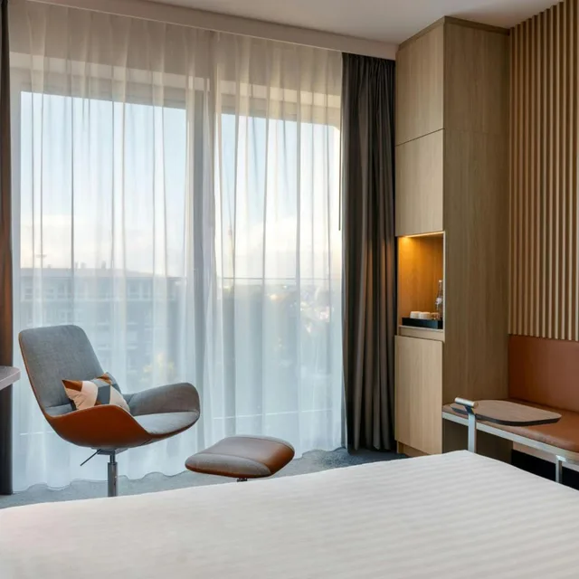 Business, Guest Room, King Bed, Conference Building، Courtyard By Marriott Bremen 7/10