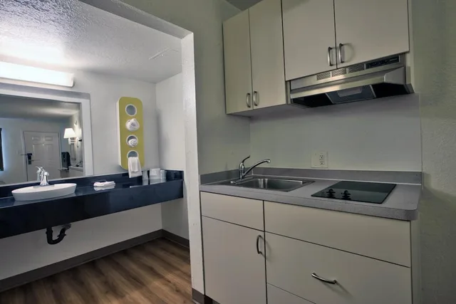 Deluxe, 2 Queen Beds, Kitchenette, Motel6 Tallahassee, FL - Downtown 6/6