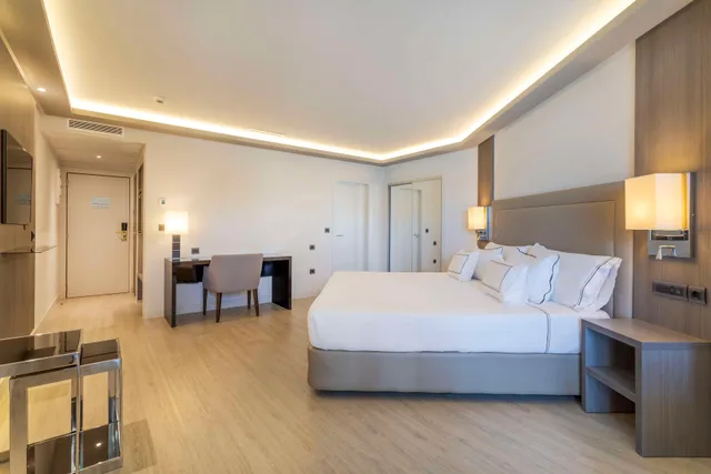 Grand, Double Bed, Melia Alicante 2/10