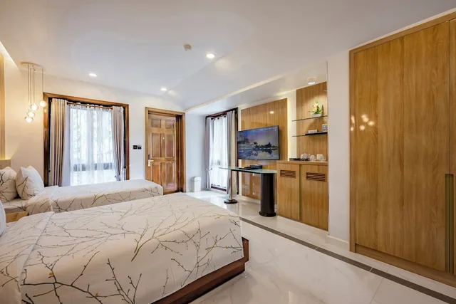 جناح عائلي بسريرين منفصلين وسرير كينج بإطلالة على البحر بغرفتي نوم، Carmelina Beach Resort 10/10
