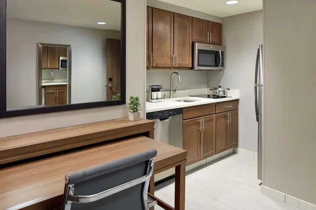 جناح استوديو بسرير كينج بحوض استحمام لذوي الإعاقة، Homewood Suites by Hilton Los Angeles Redondo Beach 8/10