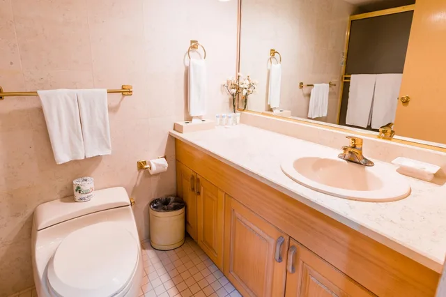 3 Bedrooms, Junior, Penthouse, Ocean View, Alupang Beach Tower 3/3
