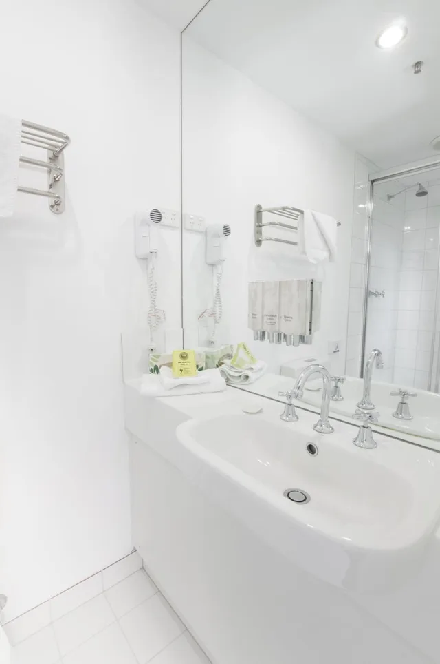 غرفة عائلية بسرير فردي، Miami Hotel Melbourne 4/5