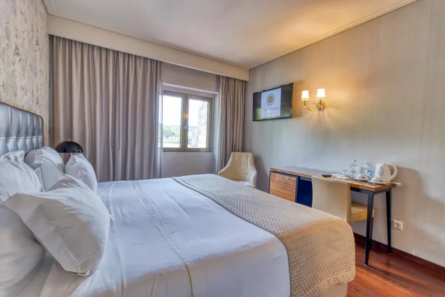 Room, Double Bed, Cathedral View، Hotel Lis Batalha 1/7