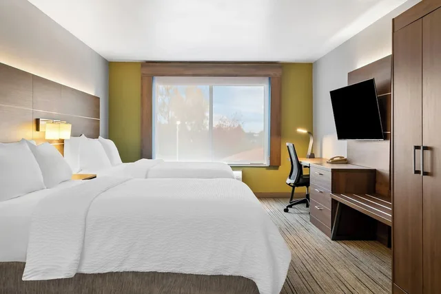 Standard, 2 Queen Beds, Holiday Inn Express Hotel And Suites Marion 2/9