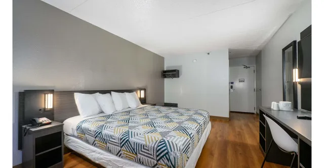 غرفة بسرير كينج لذوي الإعاقة، Motel6 Branford, CT - New Haven 2/8