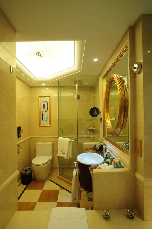 Standard, Queen Bed, No Window, Dalian Dynasty International 5/5