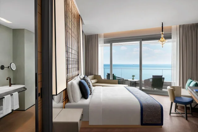 غرفة تنفيذية بسرير كينج، JW Marriott Hotel Istanbul Marmara Sea 1/5