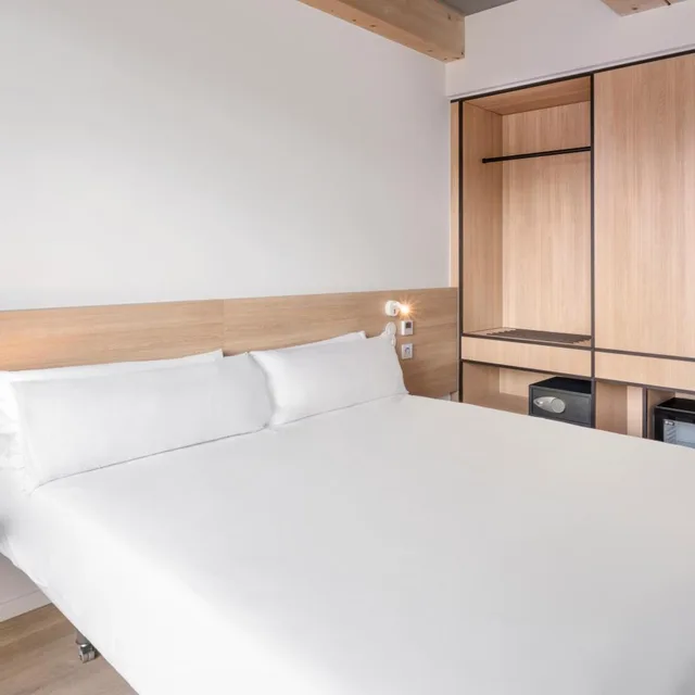 Deluxe, Double Bed, B&B HOTEL Guimaraes 5/7