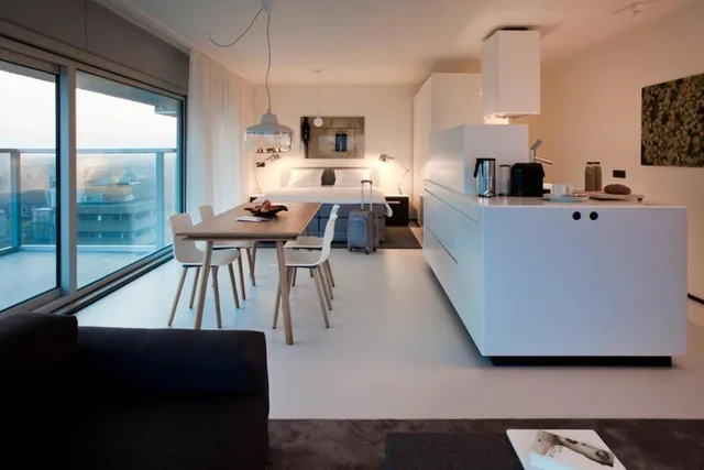 استوديو ركني، Urban Residences 8/10