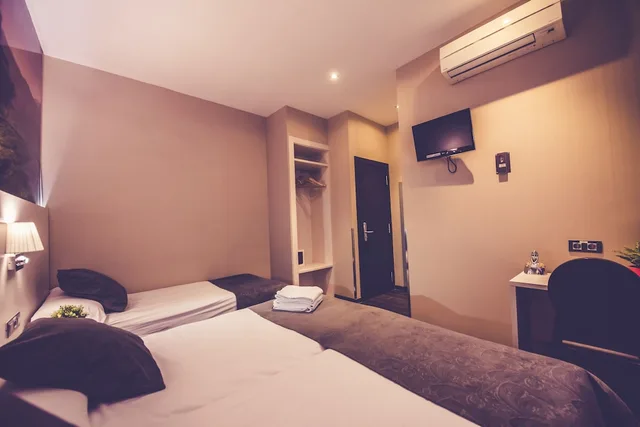 غرفة أساسية ثلاثية بثلاثة أسرّة بحمام خاص، Hostal Prado 8/10