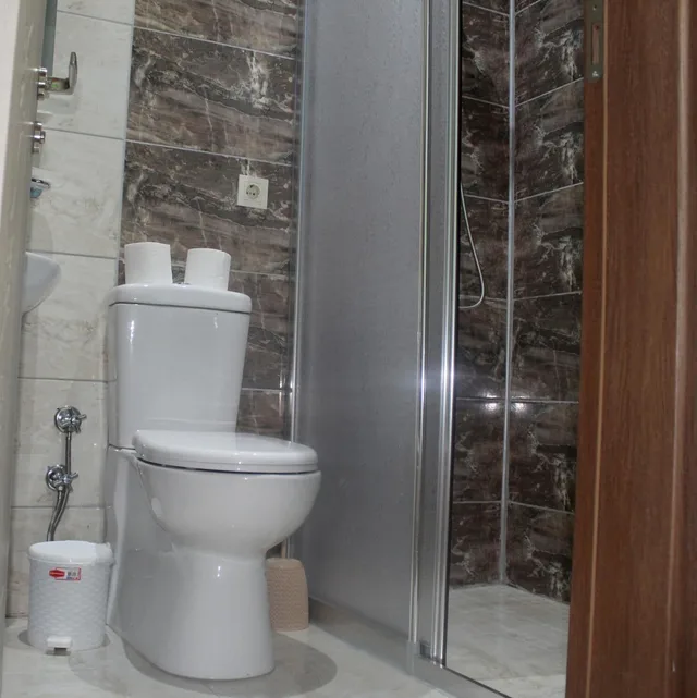 غرفة اقتصادية بسرير كوين، Megaron Hotel 5/7
