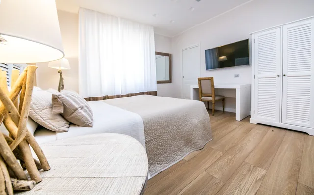 غرفة سوبيريور بسرير كوين، Suite 136 Luxury Rooms 1/6