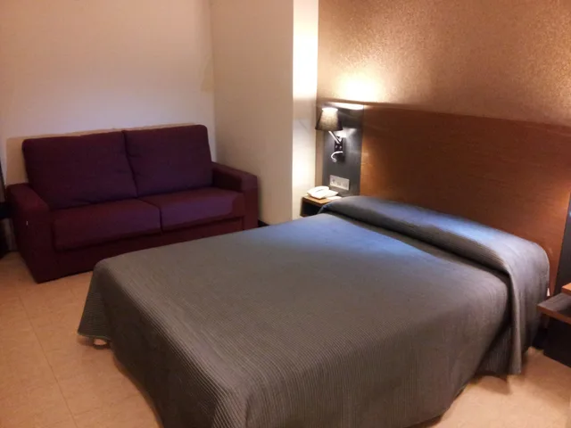 Room, Triple, Regio I 3/8