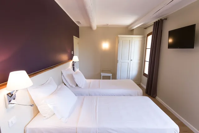 King Bed, Domaine Cie 2/10