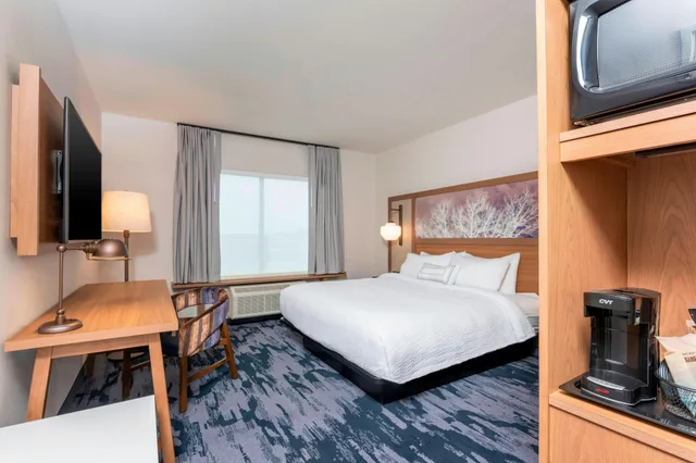 غرفة بسرير كينج، Fairfield Inn And Suites Fair Oaks Farms 2/10