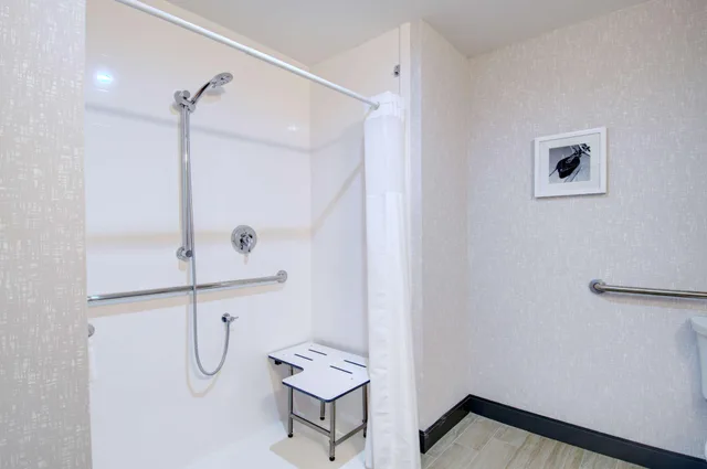 جناح بسرير كينج، Hampton Inn Suites Portland Me 6/6