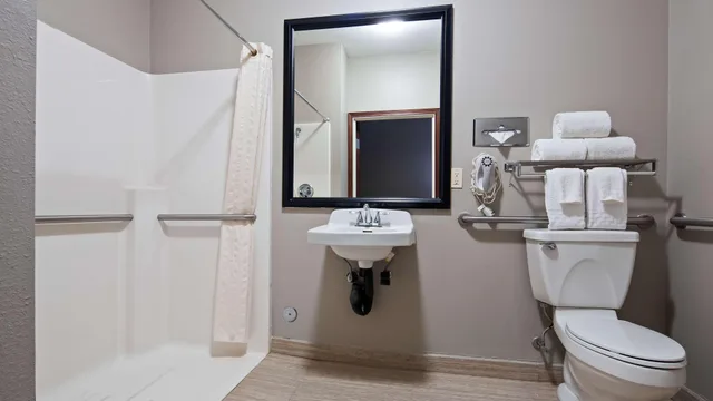 غرفة لذوي الإعاقة، Best Western Geneseo Inn 7/7