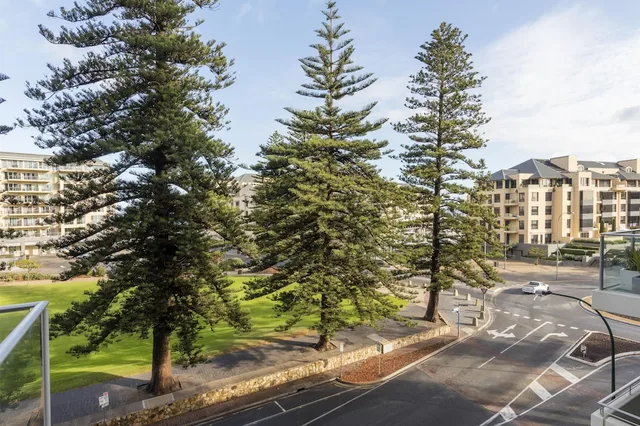 Oaks Glenelg Liberty Suites, Adelaide 50/80