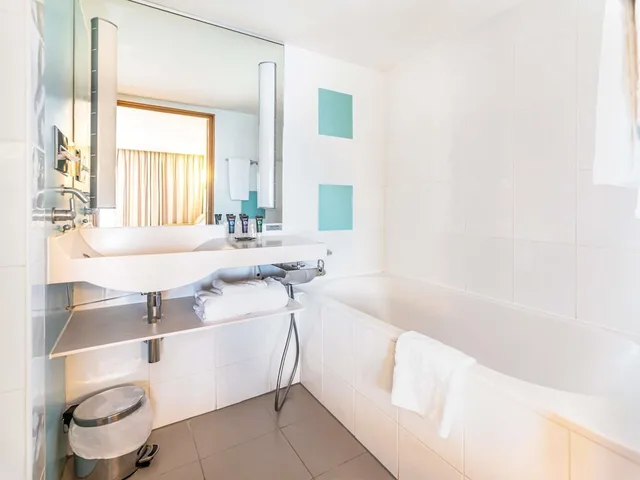 غرفة سوبيريور بسرير كوين مع أريكة، Novotel Southampton 8/10