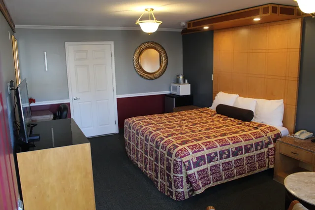 Superior, King Bed, Smoking, Liberty Inn Atlantic City 6/10