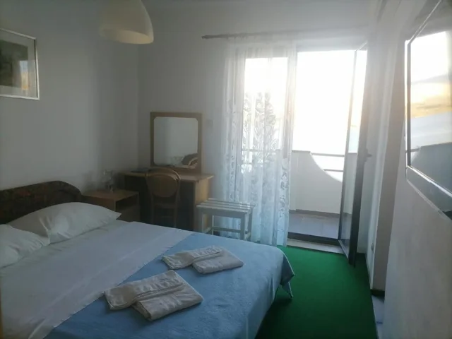 غرفة بسرير مزدوج بإطلالة على البحر بشرفة، Biser Hotel 3/10