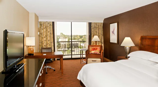 غرفة قياسية بسرير مزدوج، Hilton Orange County/Costa Mesa 3/3