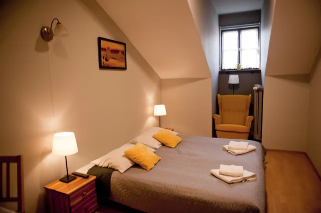 غرفة قياسية ثلاثية بثلاثة أسرّة، Dom Casimi 2/5